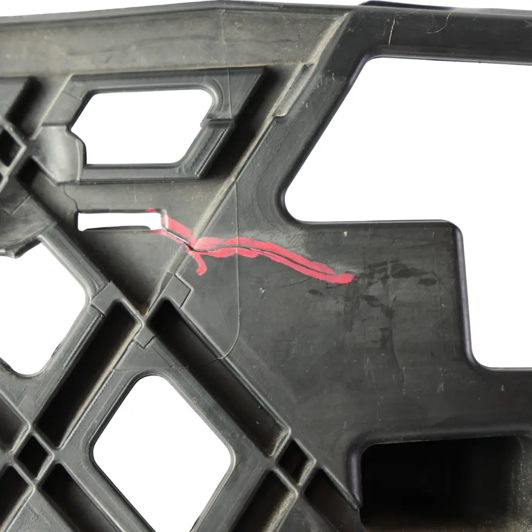 Staffa Montaggio Paraurti Anteriore Destra per Volkswagen Golf Mk7 con numero di parte 5G0807724D Volkswagen Golf Mk7 Staffa Montaggio Paraurti Anteriore Destra - SKU 5G0807724D - Numero di parte 5G0807724D