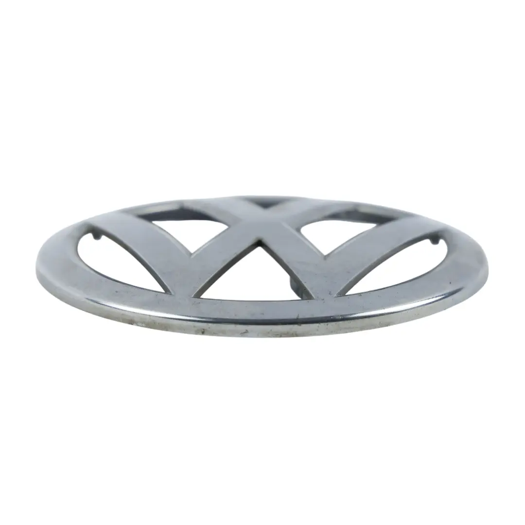 Emblemat Logo Grill Chrom do Volkswagen Golf Mk7 o numerze 5G0853601 Volkswagen Golf Mk7 Emblemat Logo Grill Chrom - SKU 5G0853601 - Numer Części 5G0853601