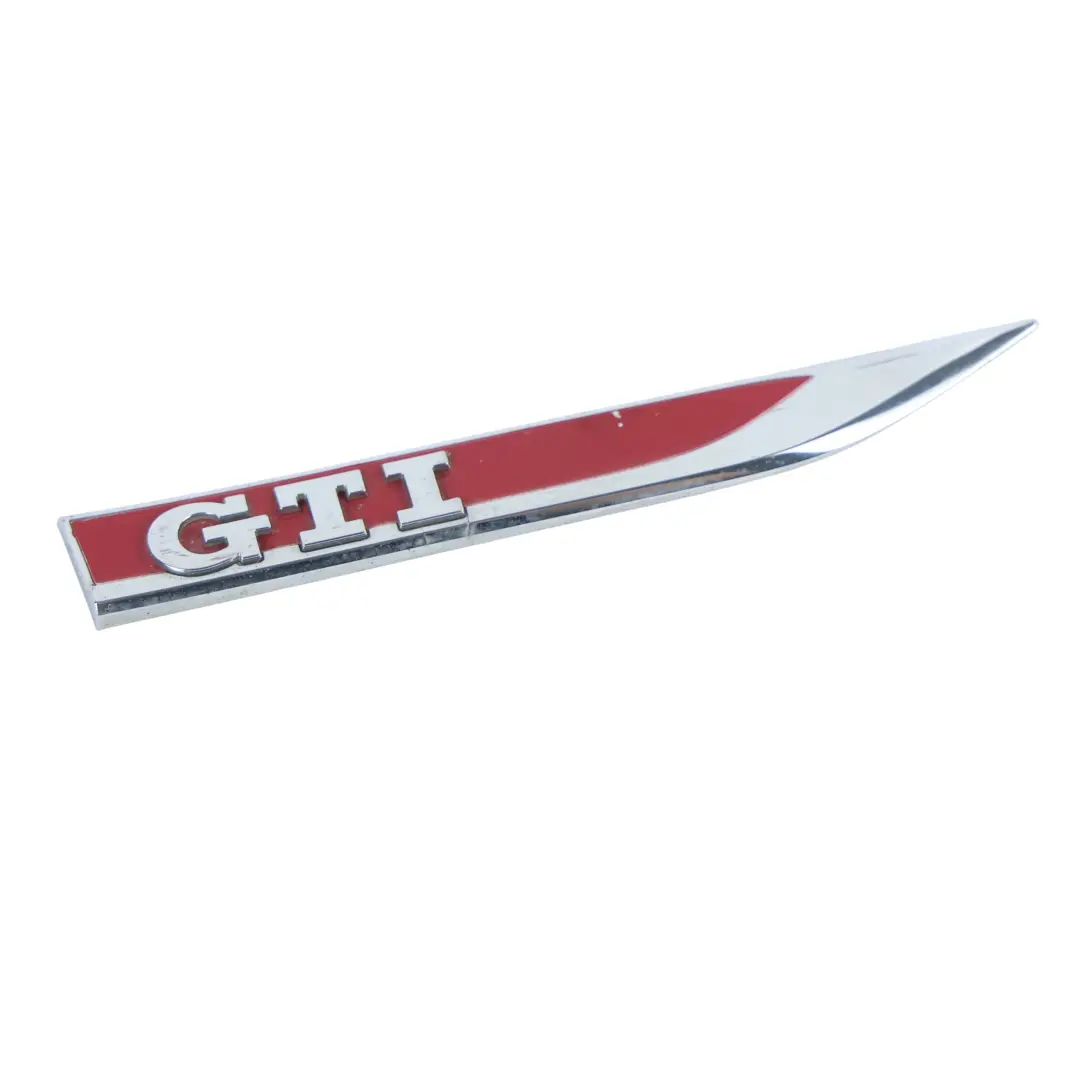 Emblema Moldura Guardabarros Derecho para Volkswagen Golf Mk7 GTI con número de pieza 5G0853688M Volkswagen Golf Mk7 GTI Emblema Moldura Guardabarros Derecho - SKU 5G0853688M - Número de pieza 5G0853688M
