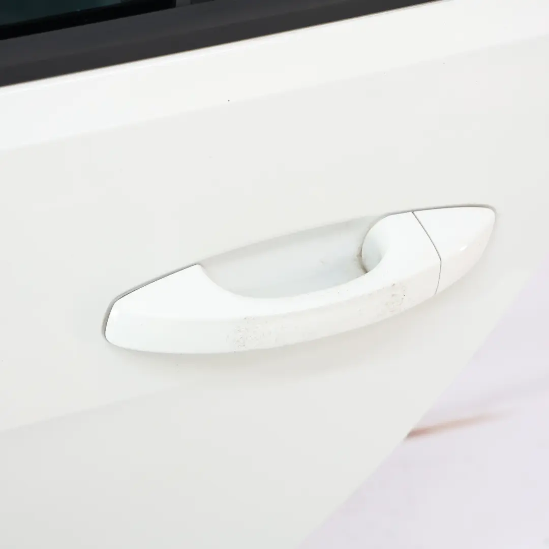Pannello Di Porta Posteriore Sinistro Pure White - C9A per VW Volkswagen Golf 7 con numero di parte 5G4833055AC VW Volkswagen Golf 7 Pannello Di Porta Posteriore Sinistro Pure White - C9A - SKU 5G4833055AC-PWH - Numero di parte 5G4833055AC