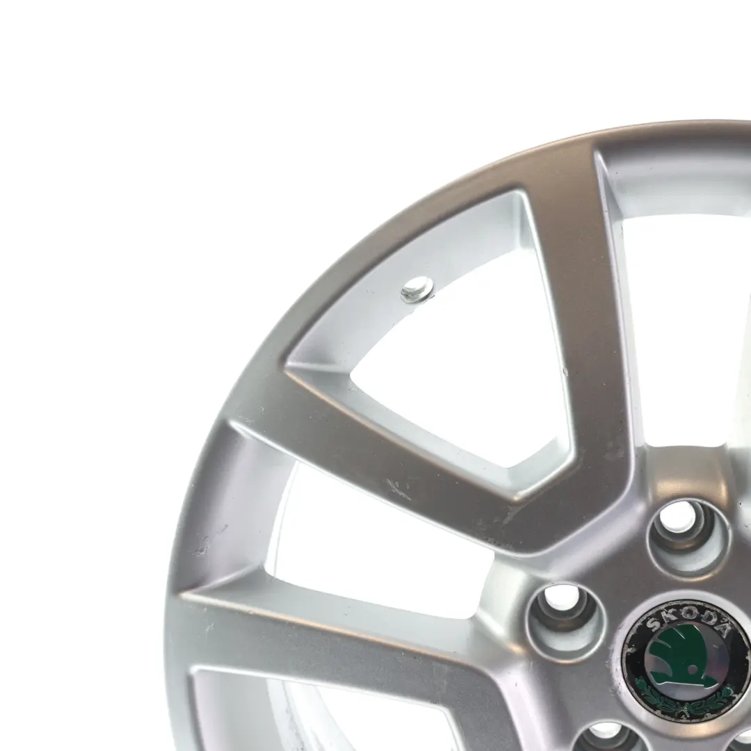 Alu Felge 17" 7J ET:45 Silber Metallic für Skoda Yeti 5L mit Teilenummer 5L0601025H Skoda Yeti 5L Alu Felge 17" 7J ET:45 Silber Metallic - SKU 5L0601025H-2 - Teilenummer 5L0601025H