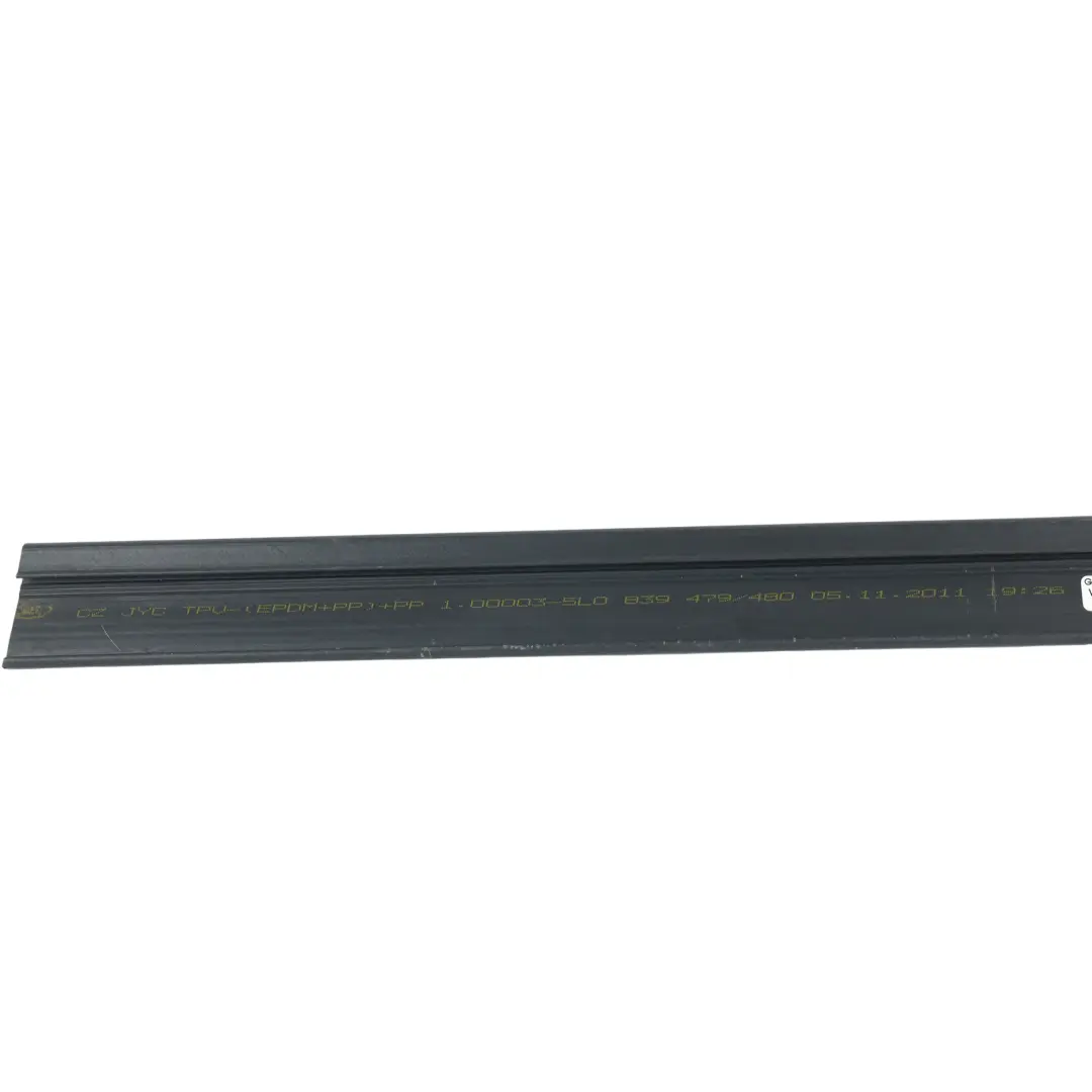 Guarnizione Gomma Finestrino Posteriore Interno Destro per Skoda Yeti 5L con numero di parte 5L0839480 Skoda Yeti 5L Guarnizione Gomma Finestrino Posteriore Interno Destro - SKU 5L0839480 - Numero di parte 5L0839480