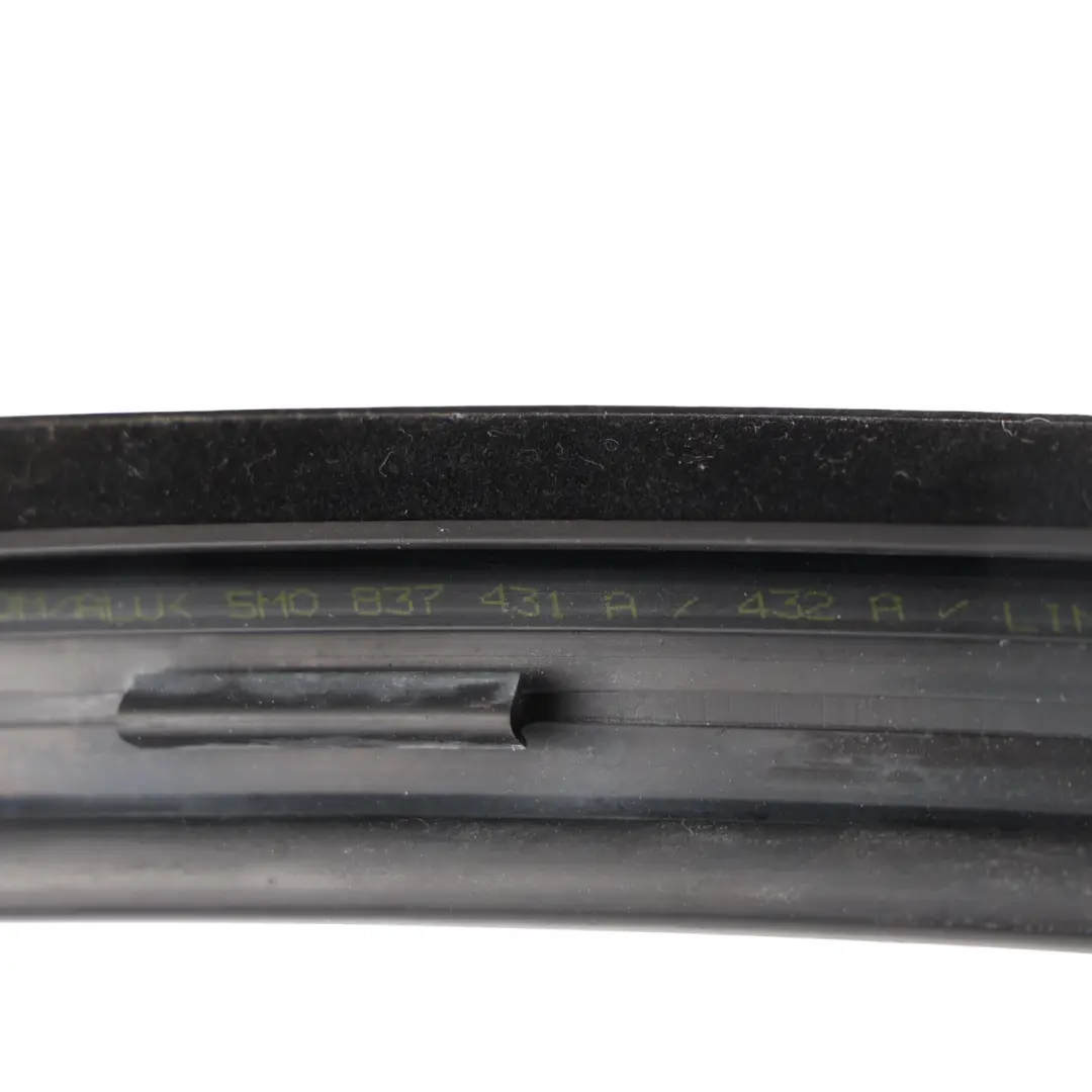 5M Türfensterdichtung Vorne Links für Volkswagen Golf Plus mit Teilenummer 5M0837431C Volkswagen Golf Plus 5M Türfensterdichtung Vorne Links - SKU 5M0837431C - Teilenummer 5M0837431C