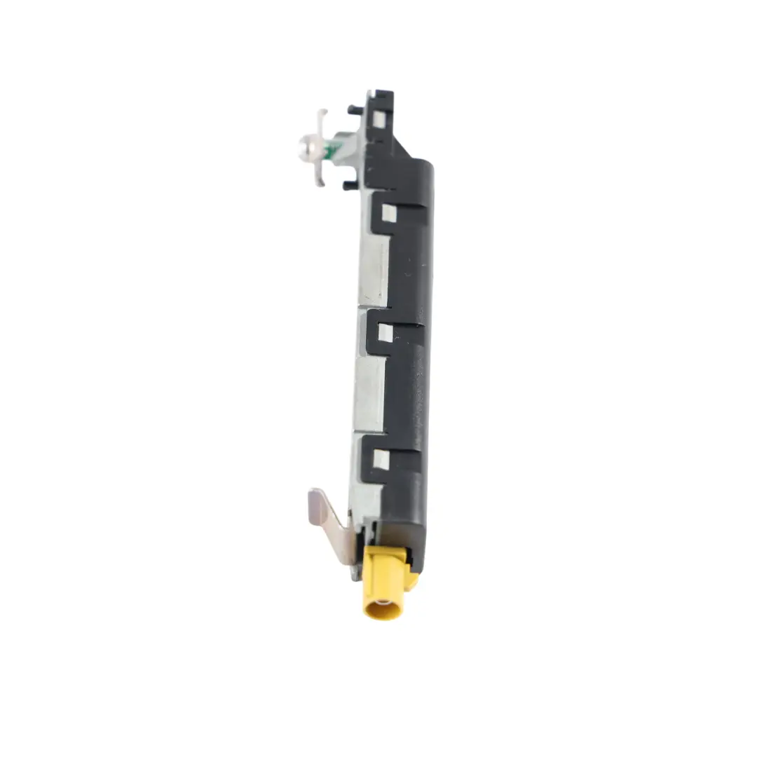 Mk2 Tailgate Antenna Amplifier Right O/S to Volkswagen Tiguan with Part number 5NA035577 Volkswagen Tiguan Mk2 Tailgate Antenna Amplifier Right O/S - SKU 5NA035577 - Part number 5NA035577