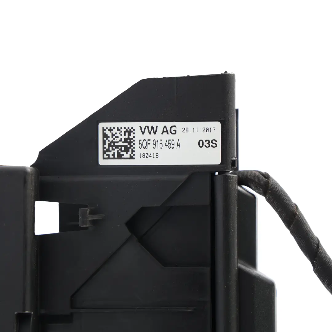 MK2 Distribuidor Batería Trasero 2.0 Diesel para Volkswagen Tiguan con número de pieza 5QF915459A Volkswagen Tiguan MK2 Distribuidor Batería Trasero 2.0 Diesel - SKU 5QF915459A - Número de pieza 5QF915459A