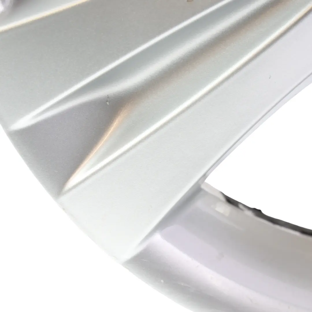 Srebrna Felga Aluminiowa 16" 7J ET:44 222 do BMW E81 E87 E88 o numerze 6779696 BMW E81 E87 E88 Srebrna Felga Aluminiowa 16" 7J ET:44 222 - SKU 6779696-7 - Numer Części 6779696