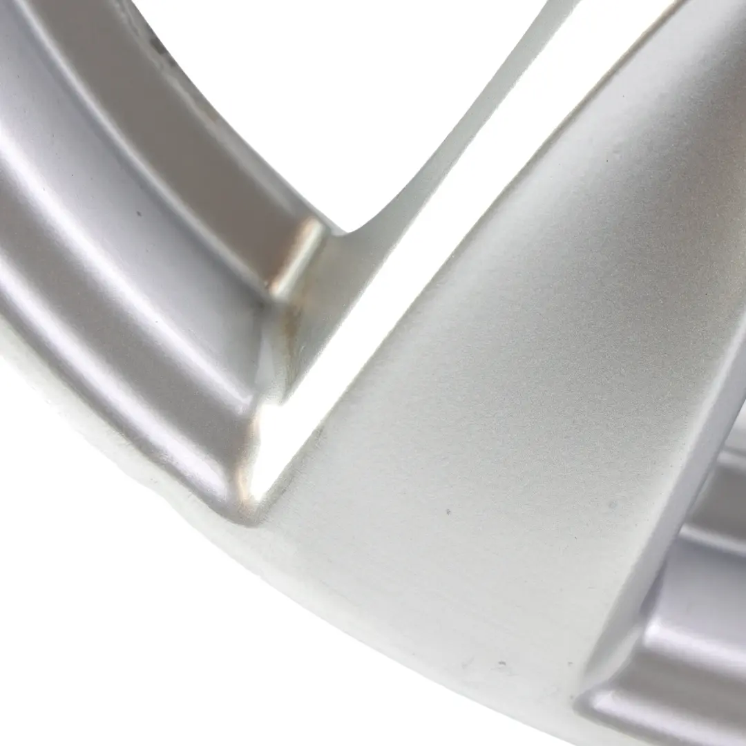 Cerchio in lega argento 17" razze stellari 371 7J ET:47 per BMW E81 E82 E87 con numero di parte 6795561 BMW E81 E82 E87 Cerchio in lega argento 17" razze stellari 371 7J ET:47 - SKU 6795561-2 - Numero di parte 6795561