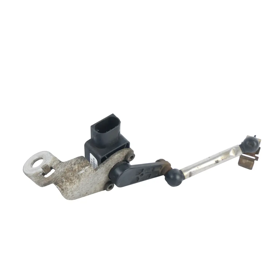 Headlight Level Sensor Bracket Right O/S to BMW E81 E82 E84 E87 E87 LCI E88 with Part number 6853753 BMW E81 E82 E84 E87 E87 LCI E88 Headlight Level Sensor Bracket Right O/S - SKU 6853753 - Part number 6853753