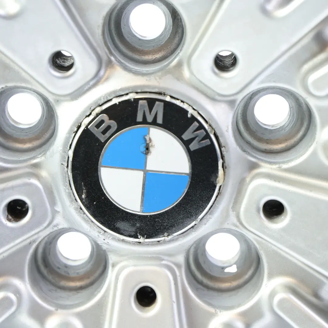 Felga Aluminiowa Srebrna 17" 8J ET:30 do BMW F10 LCI o numerze 6857671 BMW F10 LCI Felga Aluminiowa Srebrna 17" 8J ET:30 - SKU 6857671-2 - Numer Części 6857671