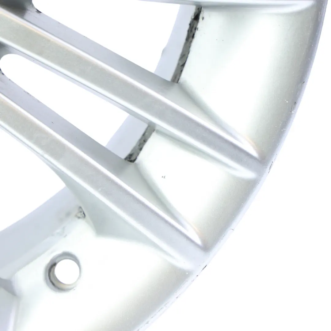 Felga Aluminiowa Srebrna 17" 8J ET:30 do BMW F10 LCI o numerze 6857671 BMW F10 LCI Felga Aluminiowa Srebrna 17" 8J ET:30 - SKU 6857671-2 - Numer Części 6857671