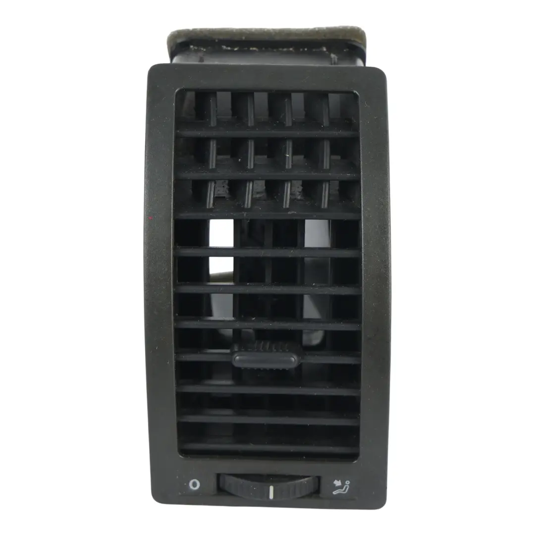 Griglia Bocchetta Aria Cruscotto Anteriore Destra per Volkswagen Polo 9N con numero di parte 6Q0819704 Volkswagen Polo 9N Griglia Bocchetta Aria Cruscotto Anteriore Destra - SKU 6Q0819704 - Numero di parte 6Q0819704