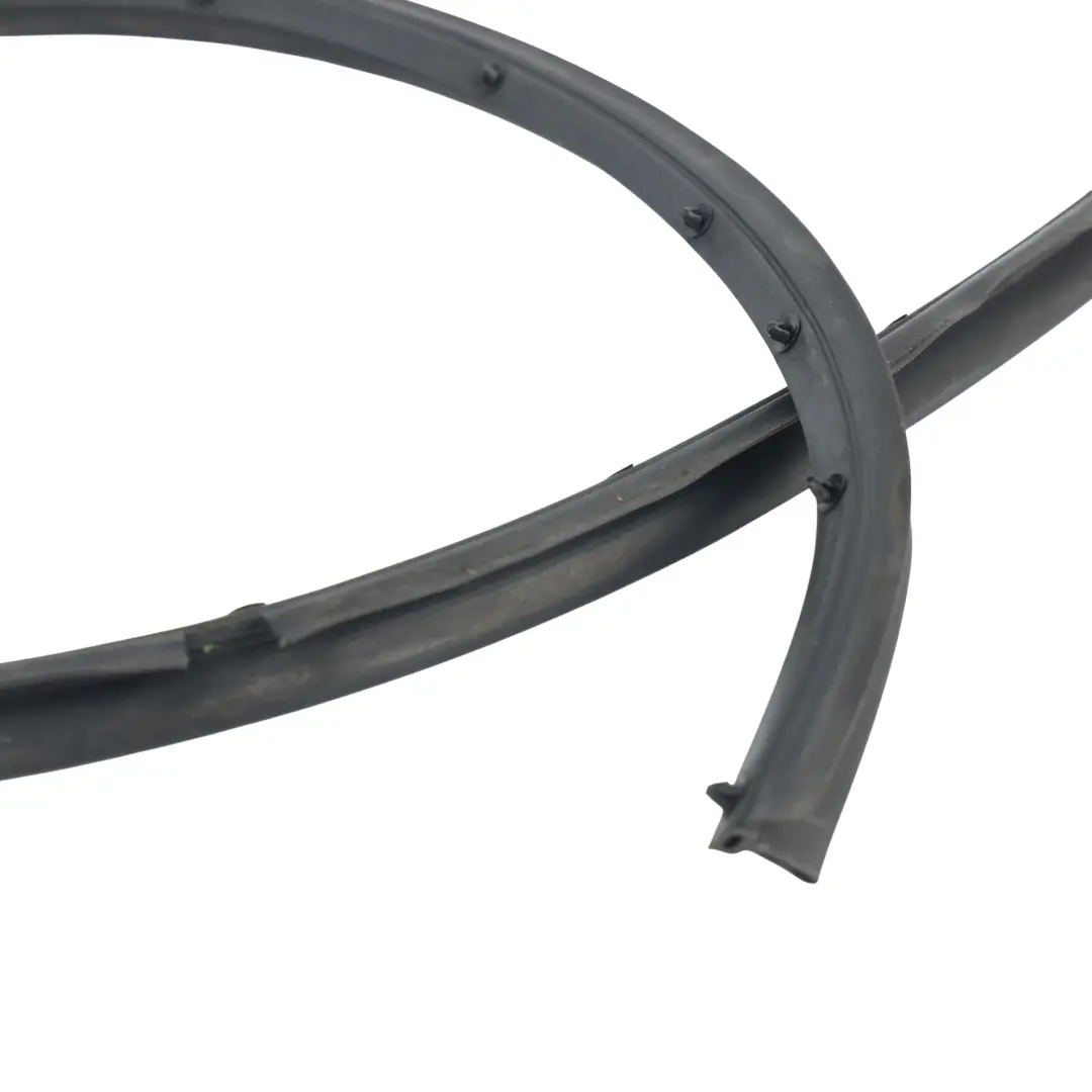 Junta Burlete Puerta Trasera Exterior Derecha para Volkswagen Polo 6R con número de pieza 6R6839698A Volkswagen Polo 6R Junta Burlete Puerta Trasera Exterior Derecha - SKU 6R6839698A - Número de pieza 6R6839698A