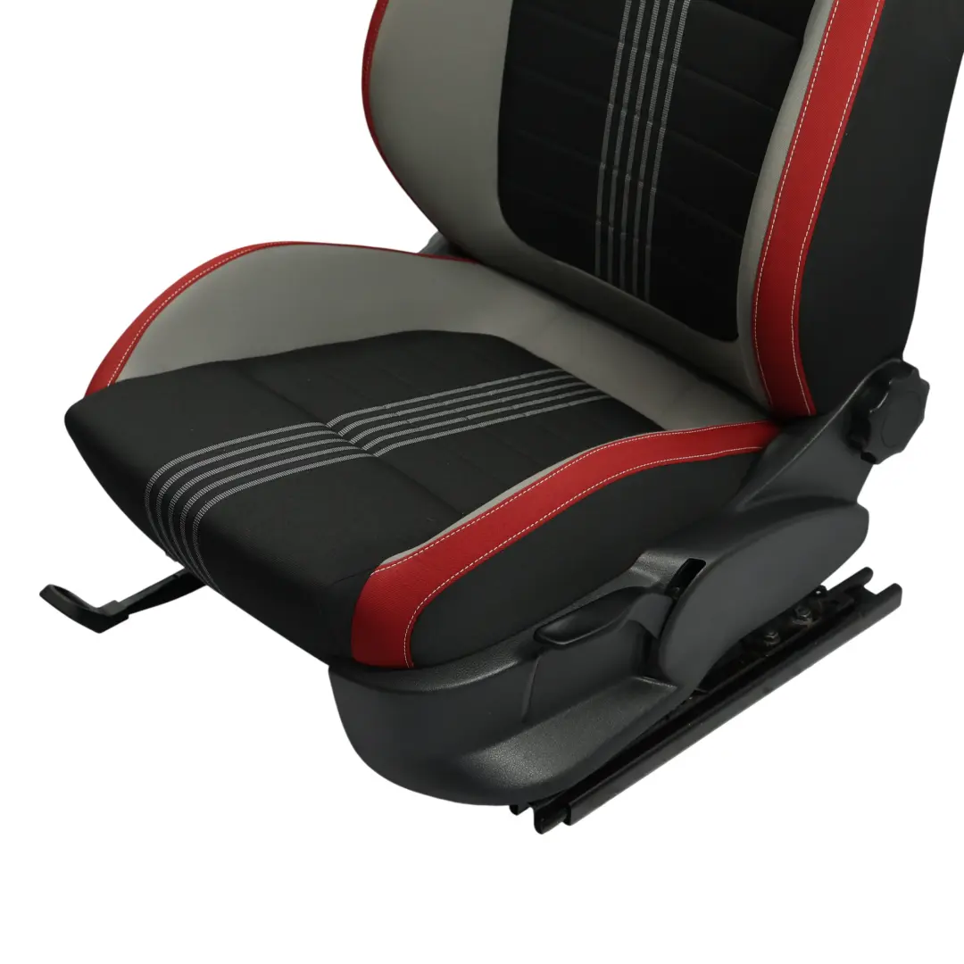 MK3 NJ Asiento Deportivo Delantero Izquierdo Negro Rojo para Skoda Fabia con número de pieza 6V0881805BG Skoda Fabia MK3 NJ Asiento Deportivo Delantero Izquierdo Negro Rojo - SKU 6V0881805BG-1 - Número de pieza 6V0881805BG