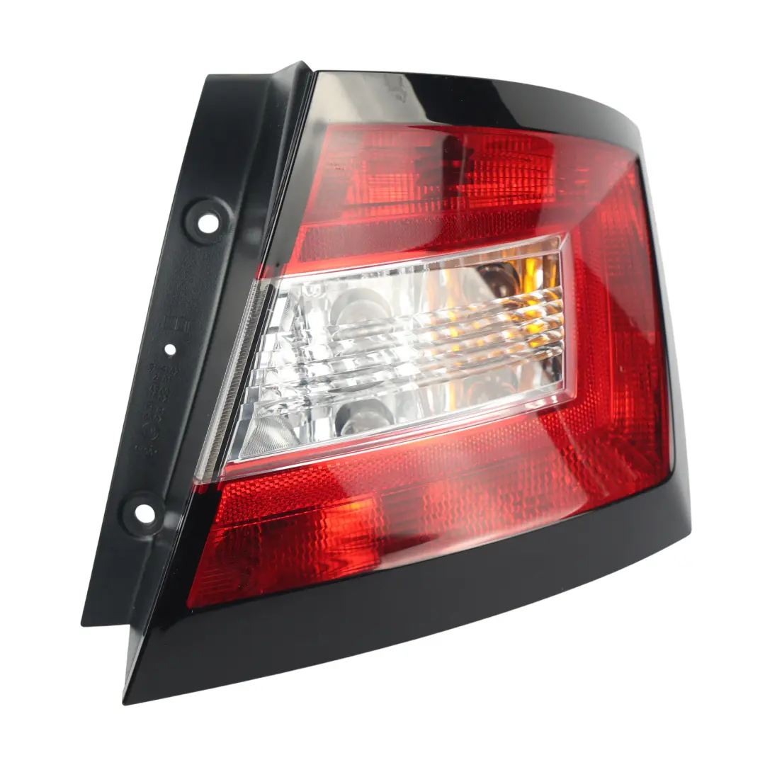 Skoda Fabia NJ Hatchback Lampa Tylna Prawa - SKU 6V6945096-1 - Numer Części 6V6945096