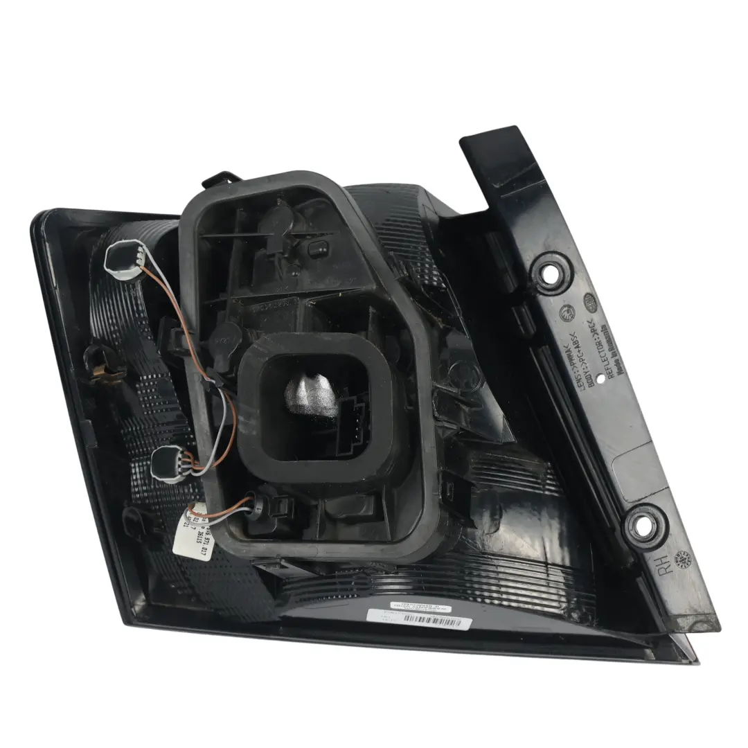 Skoda Fabia NJ Hatchback Lampa Tylna Prawa - SKU 6V6945096-1 - Numer Części 6V6945096