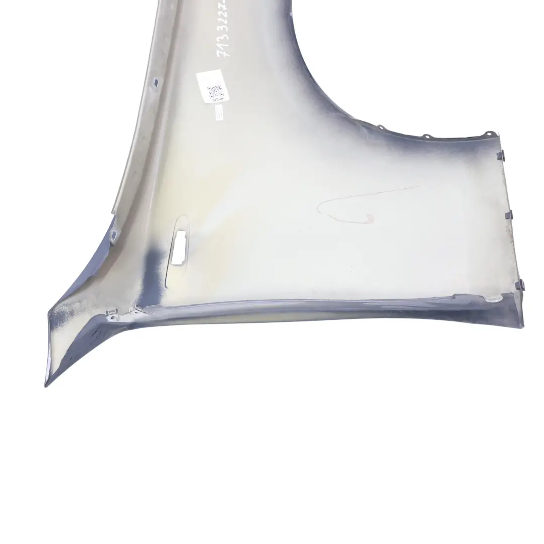 Panel Lateral Guardabarros Delantero Izquierdo Negro 2-668 para BMW E81 E87 con número de pieza 7133227 BMW E81 E87 Panel Lateral Guardabarros Delantero Izquierdo Negro 2-668 - SKU 7133227-SCH3 - Número de pieza 7133227