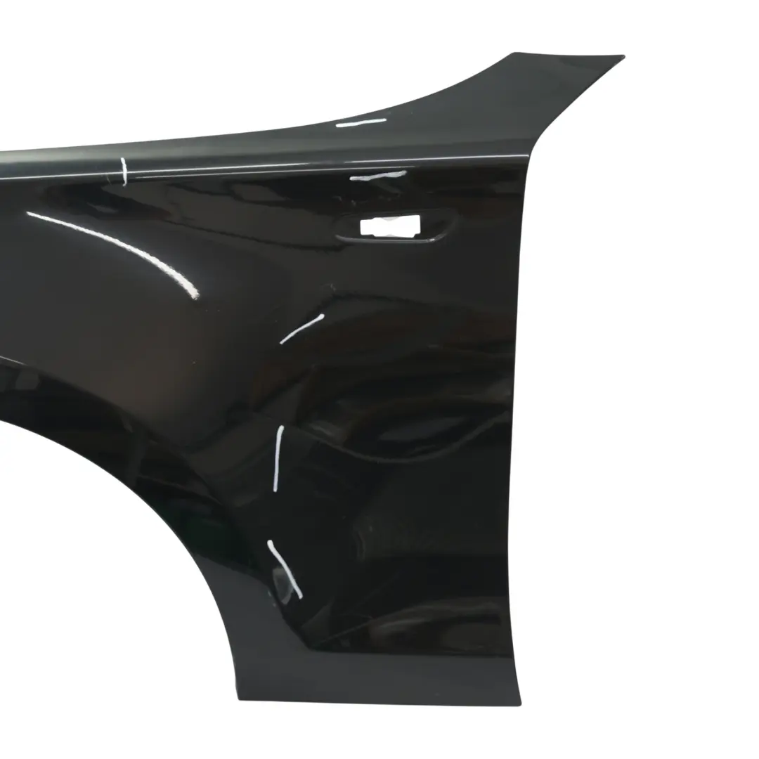 Panel Lateral Guardabarros Delantero Izquierdo Negro 2-668 para BMW E81 E87 con número de pieza 7133227 BMW E81 E87 Panel Lateral Guardabarros Delantero Izquierdo Negro 2-668 - SKU 7133227-SCH3 - Número de pieza 7133227