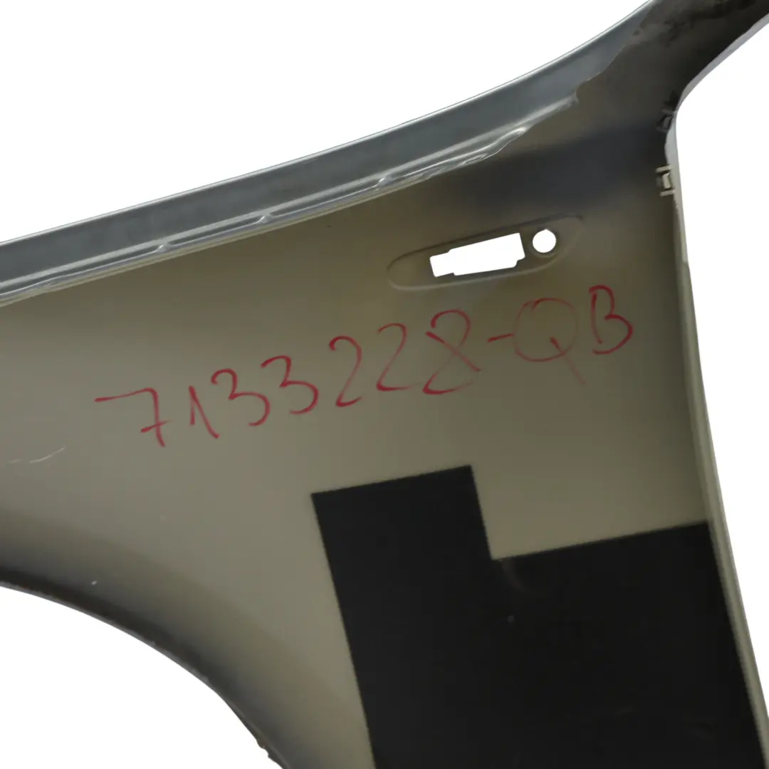 Błotnik Prawy Przedni Quarzblau Niebieski Metalik - A18 do BMW E81 E87 o numerze 7133228 BMW E81 E87 Błotnik Prawy Przedni Quarzblau Niebieski Metalik - A18 - SKU 7133228-QB - Numer Części 7133228