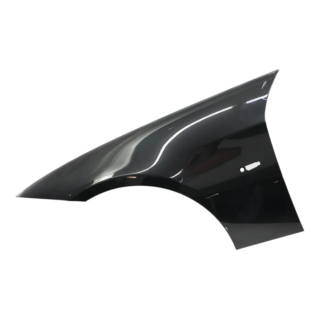 Błotnik Lewy Black Sapphire Czarny Metalik - 475 do BMW E90 E91 o numerze 7135679 BMW E90 E91 Błotnik Lewy Black Sapphire Czarny Metalik - 475 - SKU 7135679-BS1 - Numer Części 7135679