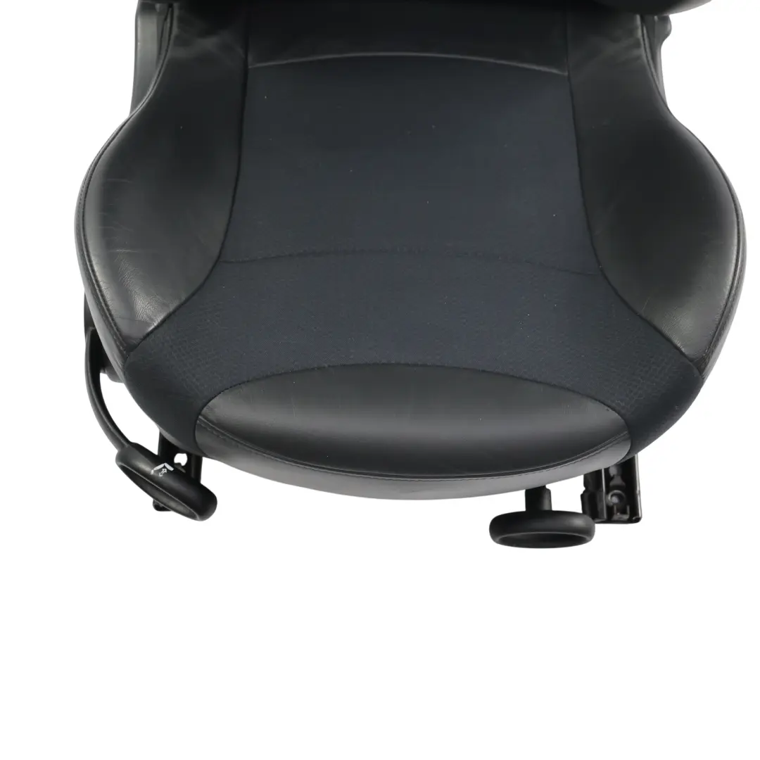 Fotel Sport Prawy Przód Półskóra do Mini R50 o numerze 7136392 Mini R50 Fotel Sport Prawy Przód Półskóra - SKU 7136392-1 - Numer Części 7136392