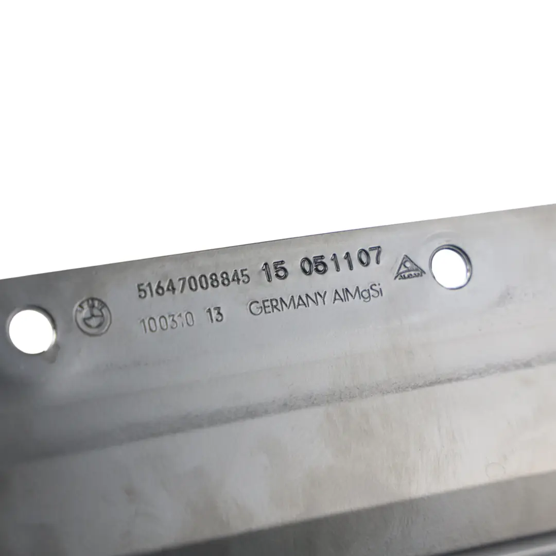 Copertura Superiore Pannello Cofano Anteriore per BMW Serie 5 E60 E61 con numero di parte 7147088 BMW Serie 5 E60 E61 Copertura Superiore Pannello Cofano Anteriore - SKU 7147088 - Numero di parte 7147088