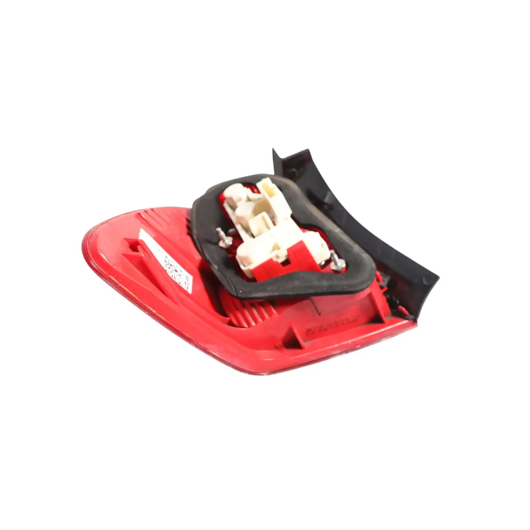 Luz Trasera Panel Lateral Derecho para BMW E91 con número de pieza 7160062 BMW E91 Luz Trasera Panel Lateral Derecho - SKU 7160062 - Número de pieza 7160062