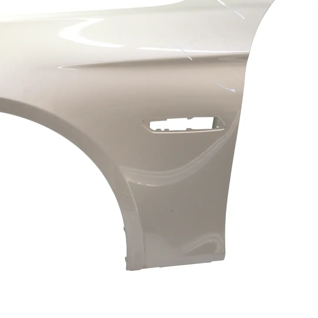 Błotnik Lewy Kaschmirsilber A72 do BMW F10 F11 o numerze 7207207 BMW F10 F11 Błotnik Lewy Kaschmirsilber A72 - SKU 7207207-KAS - Numer Części 7207207