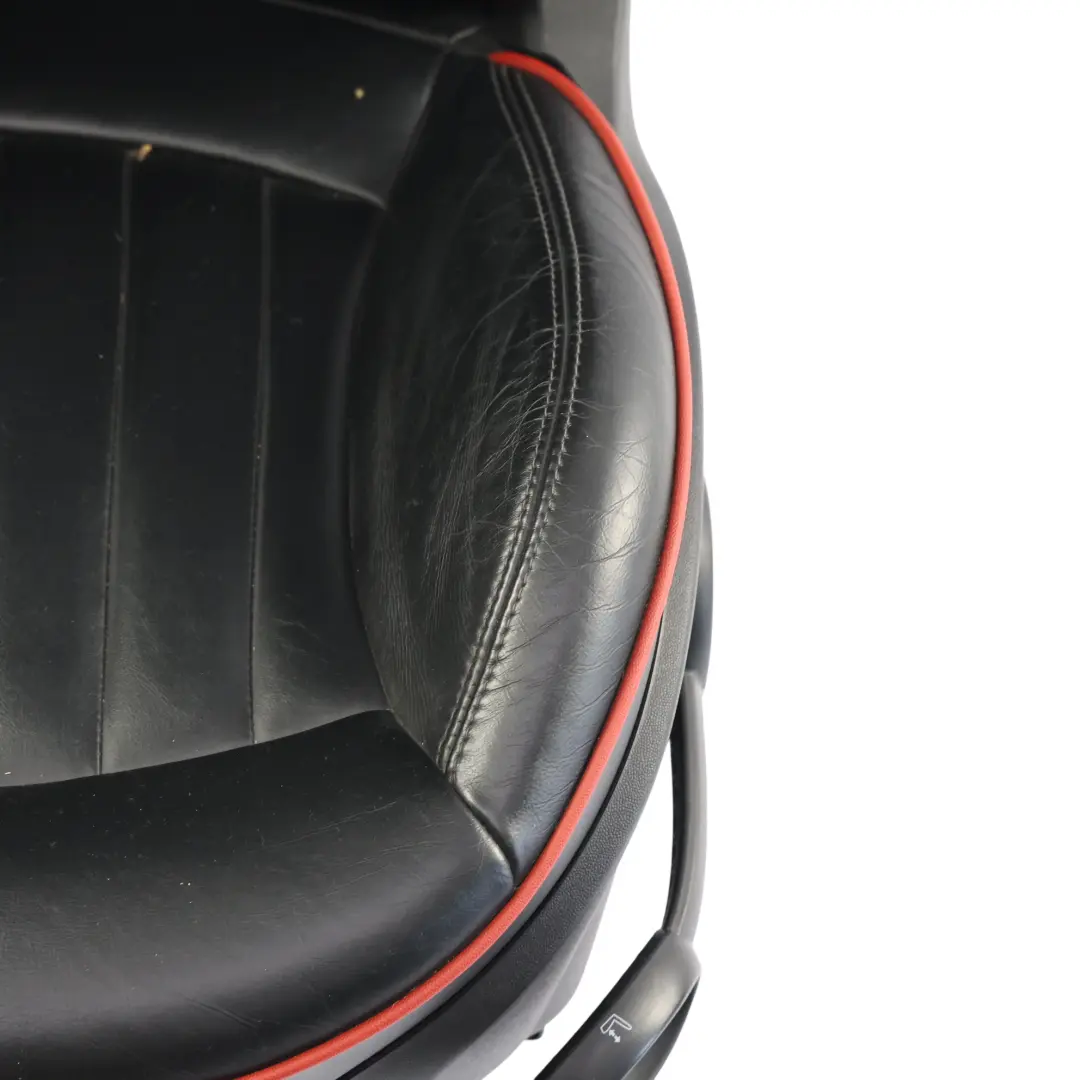 Fotel Lewy Ogrzewany JCW Sport Skóra Carbon Black Czerwone Lamówki do Mini R57 o numerze 7278633 Mini R57 Fotel Lewy Ogrzewany JCW Sport Skóra Carbon Black Czerwone Lamówki - SKU 7278633-1 - Numer Części 7278633