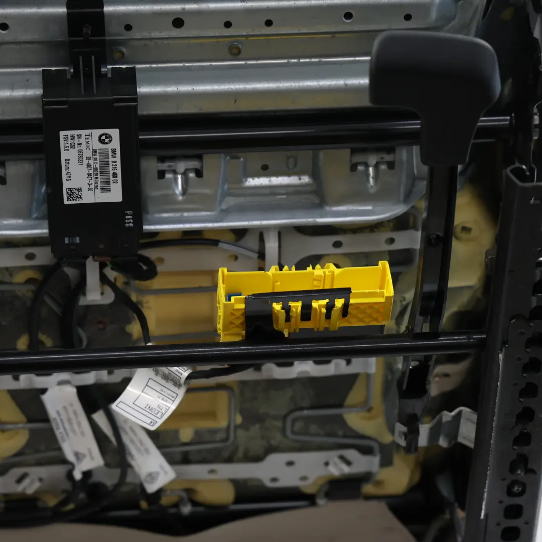Przedni Prawy Elektryczny Podgrzewany Fotel Skóra Dakota Oyster do BMW F30 LCI o numerze 7303716 BMW F30 LCI Przedni Prawy Elektryczny Podgrzewany Fotel Skóra Dakota Oyster - SKU 7303716-2 - Numer Części 7303716