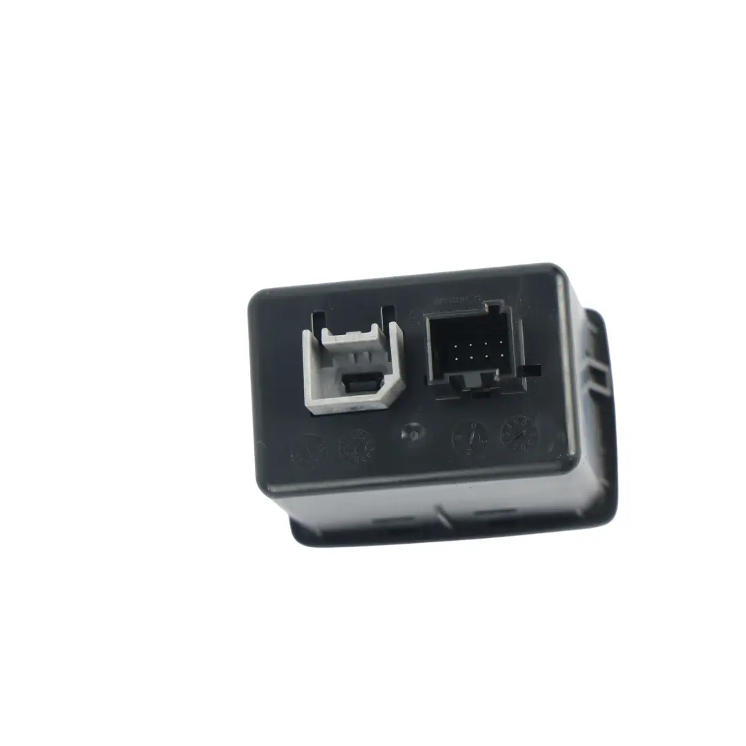 Módulo Electrónico Conector Puerto USB Consola 0 para Fiat Ducato con número de pieza 7357398210 Fiat Ducato Módulo Electrónico Conector Puerto USB Consola 0 - SKU 7357398210 - Número de pieza 7357398210