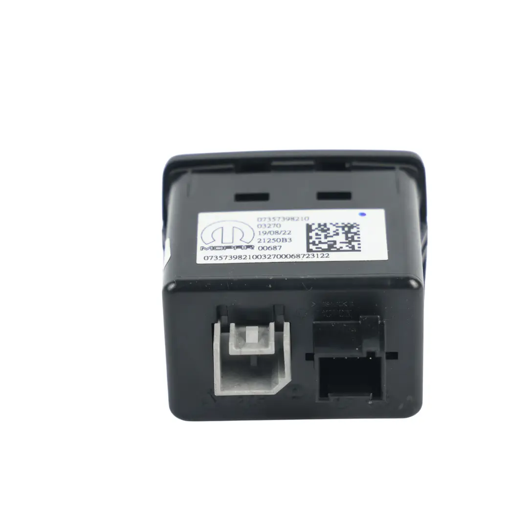 Fiat Ducato Módulo Electrónico Conector Puerto USB Consola 0 - SKU 7357398210 - Número de pieza 7357398210