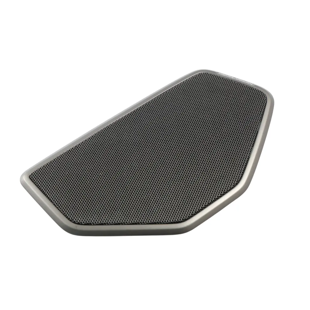 Griglia Altoparlante Posteriore Destra Harman Kardon per BMW G20 F44 con numero di parte 7482402 BMW G20 F44 Griglia Altoparlante Posteriore Destra Harman Kardon - SKU 7482402 - Numero di parte 7482402