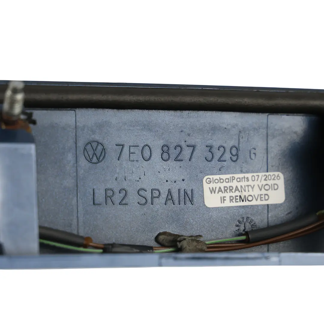 Listwa Klapy Tylnej Niebieski Olimpia Perłowy A5K do Volkswagen Transporter T5 o numerze 7E0827329G Volkswagen Transporter T5 Listwa Klapy Tylnej Niebieski Olimpia Perłowy A5K - SKU 7E0827329G-OBP - Numer Części 7E0827329G