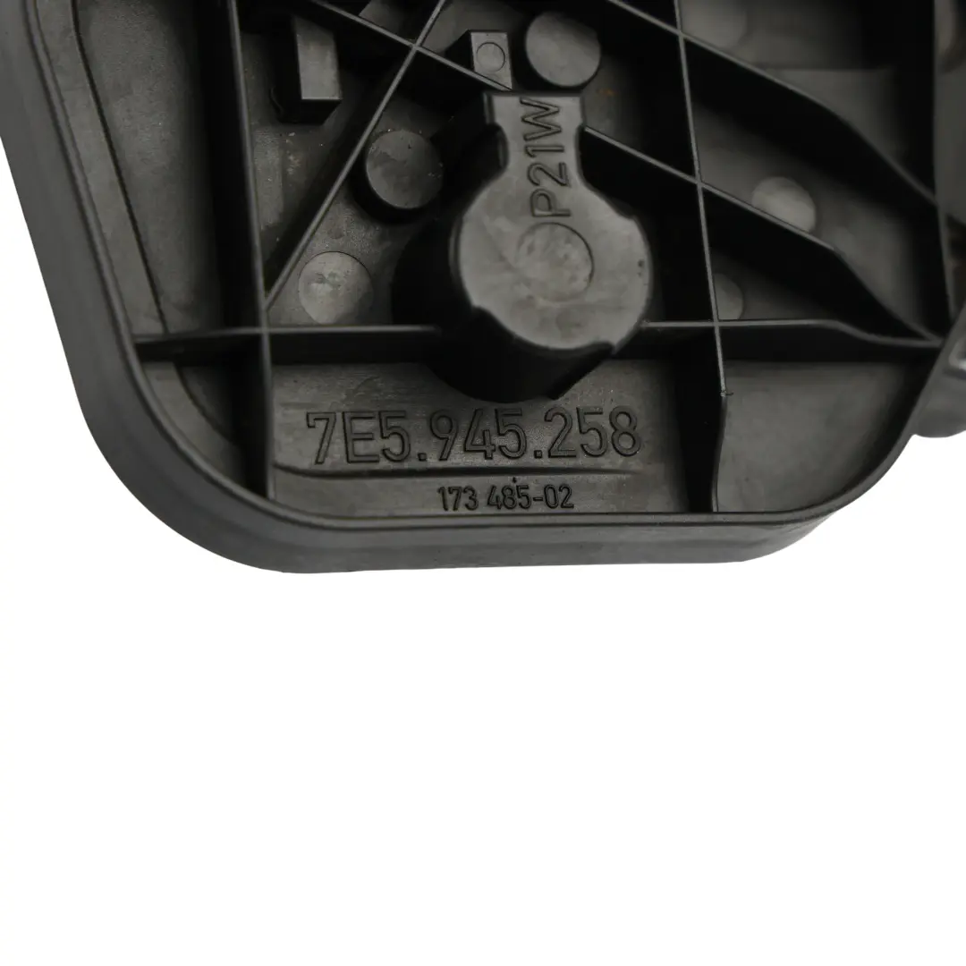 Volkswagen T5 Transporter Oprawa Żarówek Lampy Tylnej Prawa - SKU 7E5945258 - Numer Części 7E5945258