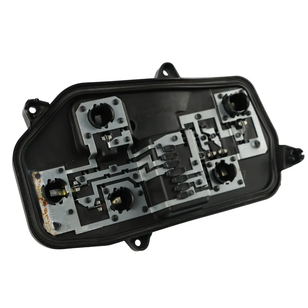 Oprawa Żarówek Lampy Tylnej Prawa do Volkswagen T5 Transporter o numerze 7E5945258 Volkswagen T5 Transporter Oprawa Żarówek Lampy Tylnej Prawa - SKU 7E5945258 - Numer Części 7E5945258