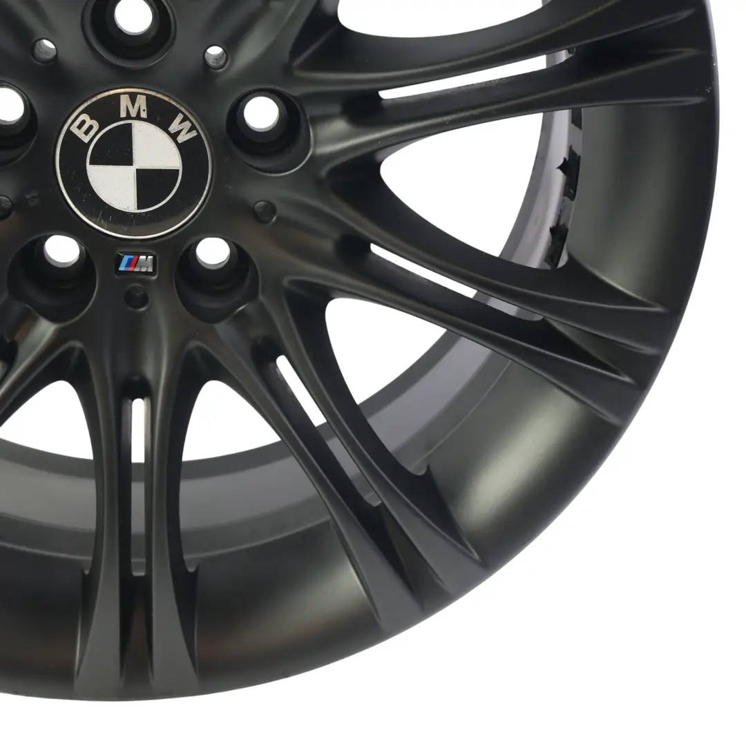Schwarz Leicht Metall Felge 18" 8J ET:20 M Doppelspeiche 135 für BMW E60 E61 mit Teilenummer 8036947 BMW E60 E61 Schwarz Leicht Metall Felge 18" 8J ET:20 M Doppelspeiche 135 - SKU 8036947-12 - Teilenummer 8036947