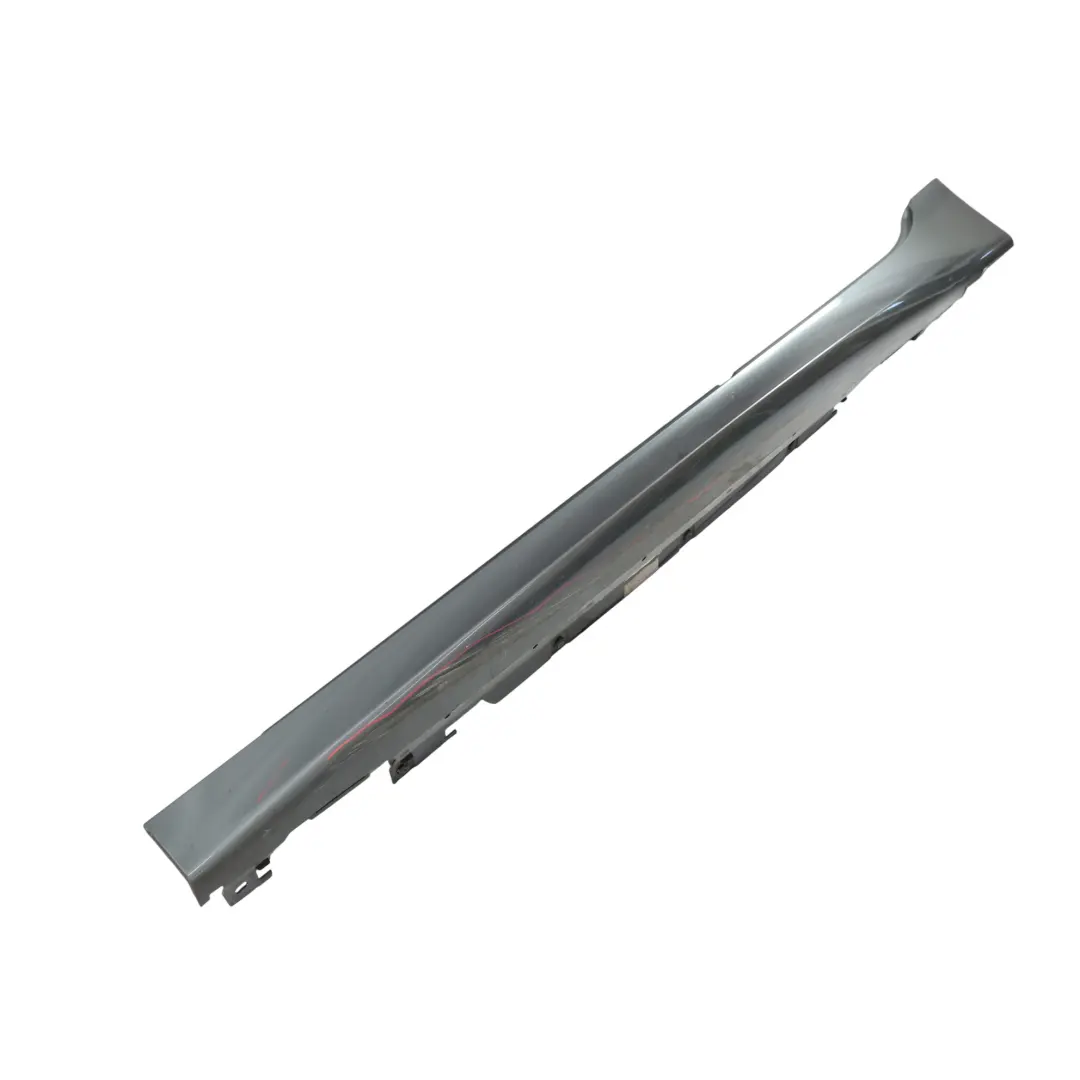 Panneau Bas de Caisse Gauche Mineral Grau Metallic B39 pour BMW F46 GT M Sport à propos du numéro de pièce 8067075 BMW F46 GT M Sport Panneau Bas de Caisse Gauche Mineral Grau Metallic B39 - SKU 8067075-MG - Numéro de pièce 8067075
