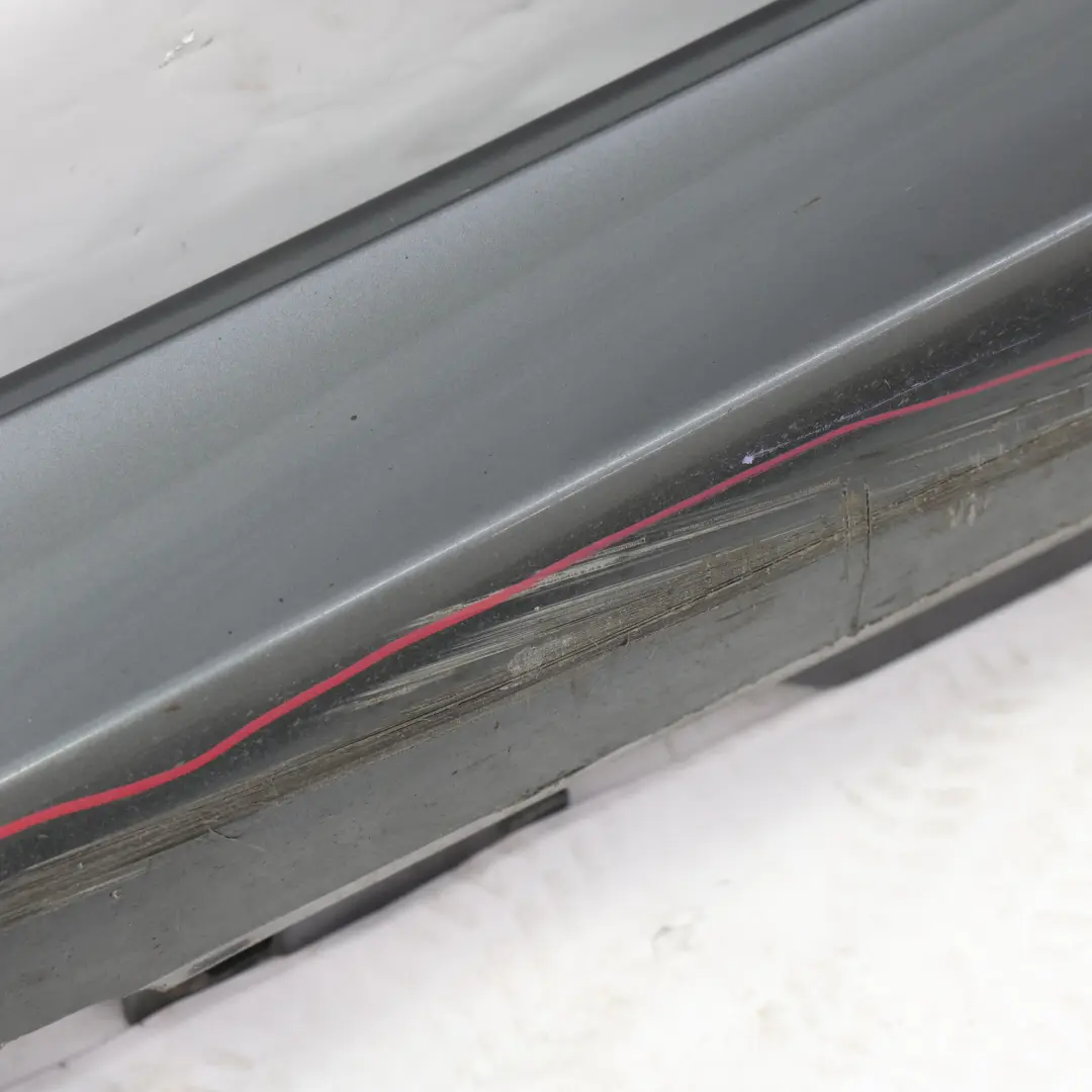 Pannello Sottoporta Sinistro Mineral Grau Metallic B39 per BMW F46 GT M Sport con numero di parte 8067075 BMW F46 GT M Sport Pannello Sottoporta Sinistro Mineral Grau Metallic B39 - SKU 8067075-MG - Numero di parte 8067075