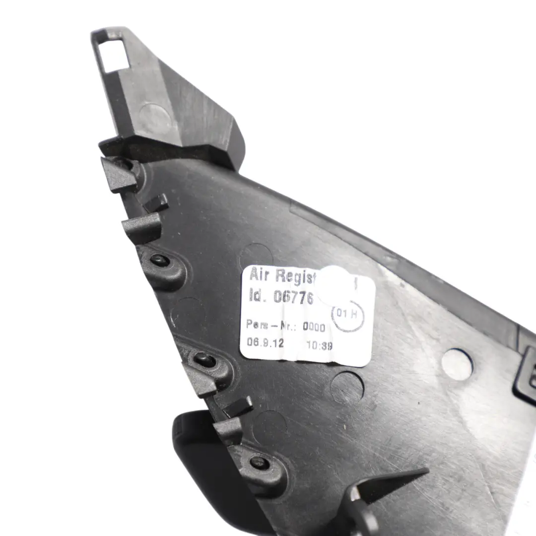 Bocchetta Aria Centrale Cruscotto Destra per Ford Fiesta MK7 con numero di parte 8A61-A018B08-AFW Ford Fiesta MK7 Bocchetta Aria Centrale Cruscotto Destra - SKU 8A61-A018B08-AFW - Numero di parte 8A61-A018B08-AFW