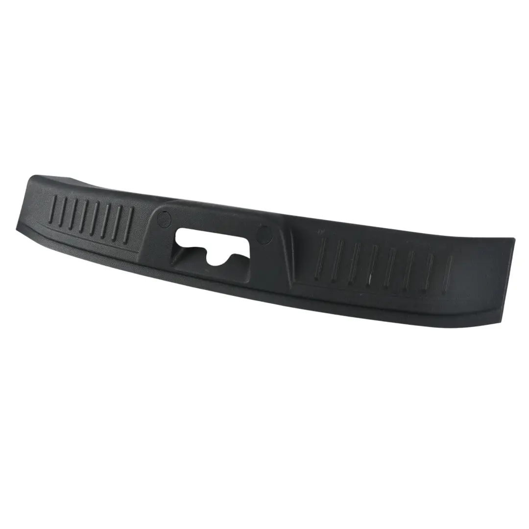 Garniture Cache Marche Coffre Hayon Noir pour Ford Fiesta MK7 à propos du numéro de pièce 8A61-B40352-BBW Ford Fiesta MK7 Garniture Cache Marche Coffre Hayon Noir - SKU 8A61-B40352-BBW - Numéro de pièce 8A61-B40352-BBW