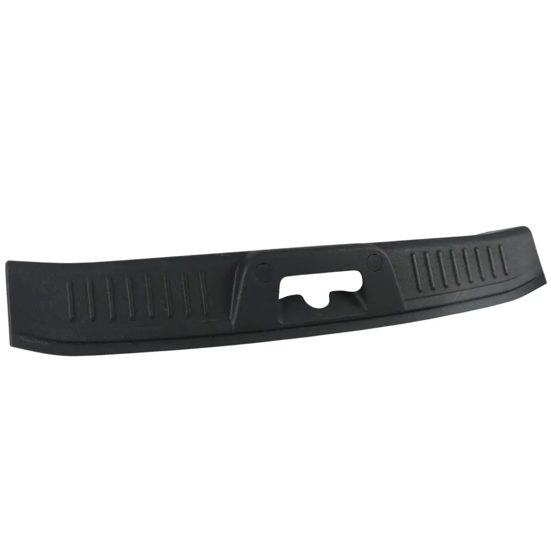 Garniture Cache Marche Coffre Hayon Noir pour Ford Fiesta MK7 à propos du numéro de pièce 8A61-B40352-BBW Ford Fiesta MK7 Garniture Cache Marche Coffre Hayon Noir - SKU 8A61-B40352-BBW - Numéro de pièce 8A61-B40352-BBW