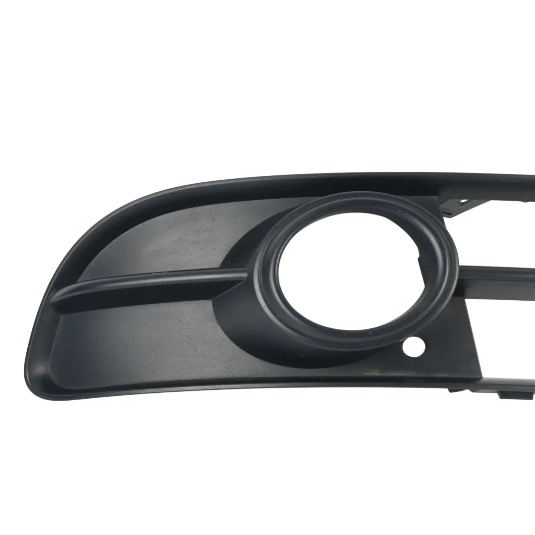 Front Bumper Fog Light Grid Grille Cover Panel Right O/S to Audi A4 B7 with Part number 8E0807682F Audi A4 B7 Front Bumper Fog Light Grid Grille Cover Panel Right O/S - SKU 8E0807682F - Part number 8E0807682F