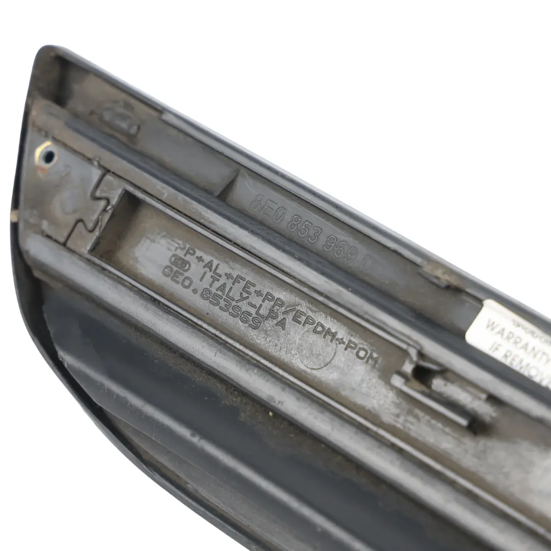 Moldura Puerta Trasera Izquierda Negro Phantom Z9Y para Audi A4 B7 con número de pieza 8E0853969D Audi A4 B7 Moldura Puerta Trasera Izquierda Negro Phantom Z9Y - SKU 8E0853969D-PHB - Número de pieza 8E0853969D