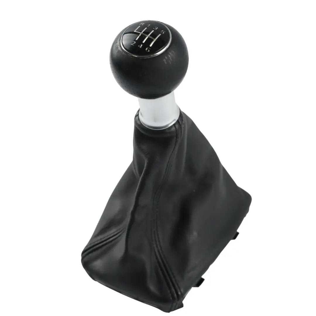 Gałka Zmiany Biegów 6-Biegowa Skórzana Soul Black do Audi A4 B7 o numerze 8E0863278DG Audi A4 B7 Gałka Zmiany Biegów 6-Biegowa Skórzana Soul Black - SKU 8E0863278DG - Numer Części 8E0863278DG