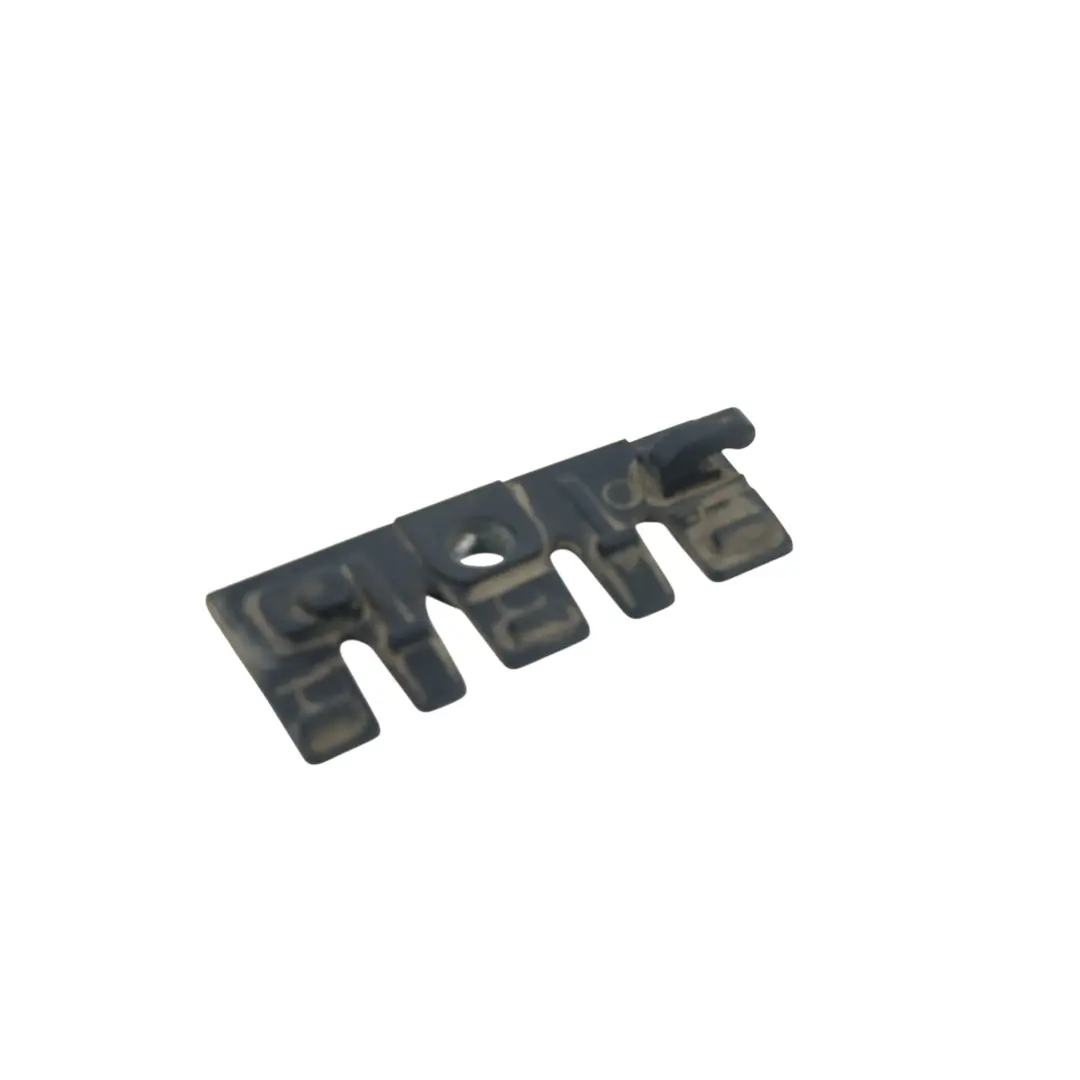 Placa Retención Insignia Parrilla Radiador para Audi TT 8J con número de pieza 8J0853922A Audi TT 8J Placa Retención Insignia Parrilla Radiador - SKU 8J0853922A - Número de pieza 8J0853922A