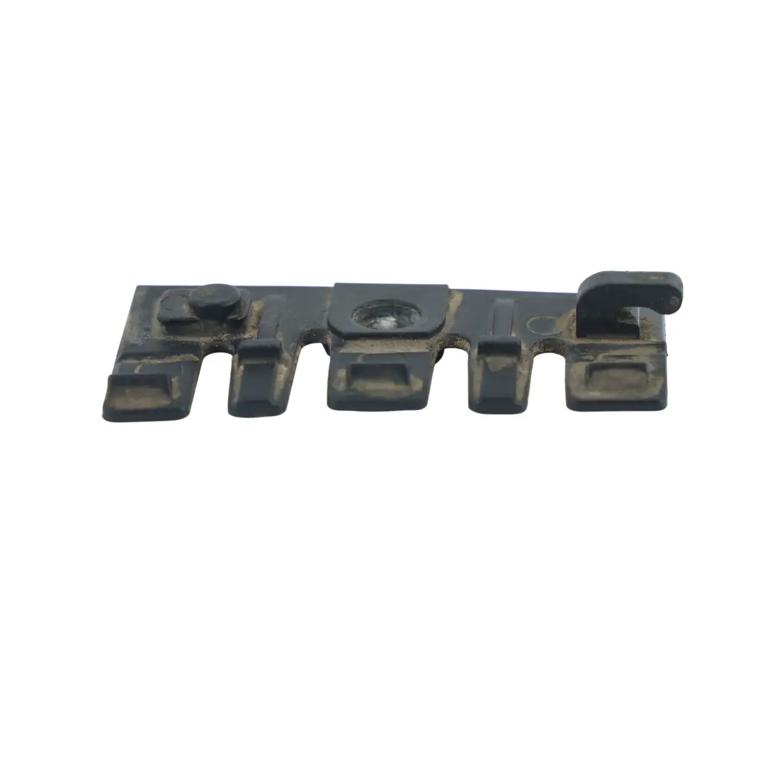 Placa Retención Insignia Parrilla Radiador para Audi TT 8J con número de pieza 8J0853922A Audi TT 8J Placa Retención Insignia Parrilla Radiador - SKU 8J0853922A - Número de pieza 8J0853922A