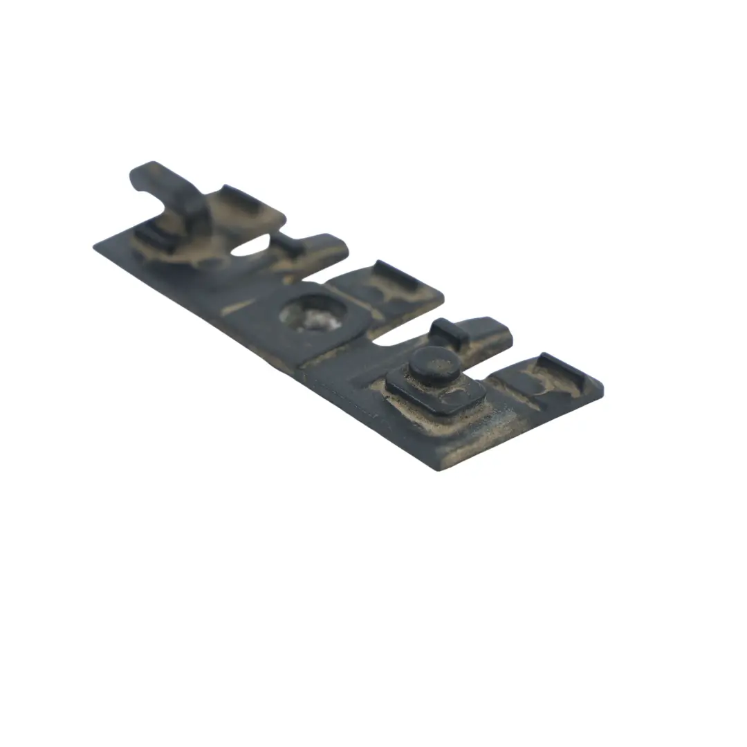 Placa Retención Insignia Parrilla Radiador para Audi TT 8J con número de pieza 8J0853922A Audi TT 8J Placa Retención Insignia Parrilla Radiador - SKU 8J0853922A - Número de pieza 8J0853922A