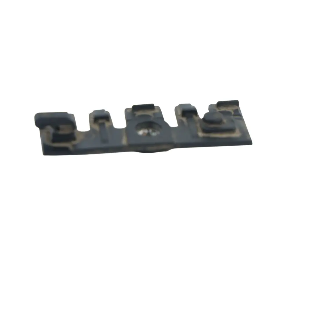 Placa Retención Insignia Parrilla Radiador para Audi TT 8J con número de pieza 8J0853922A Audi TT 8J Placa Retención Insignia Parrilla Radiador - SKU 8J0853922A - Número de pieza 8J0853922A