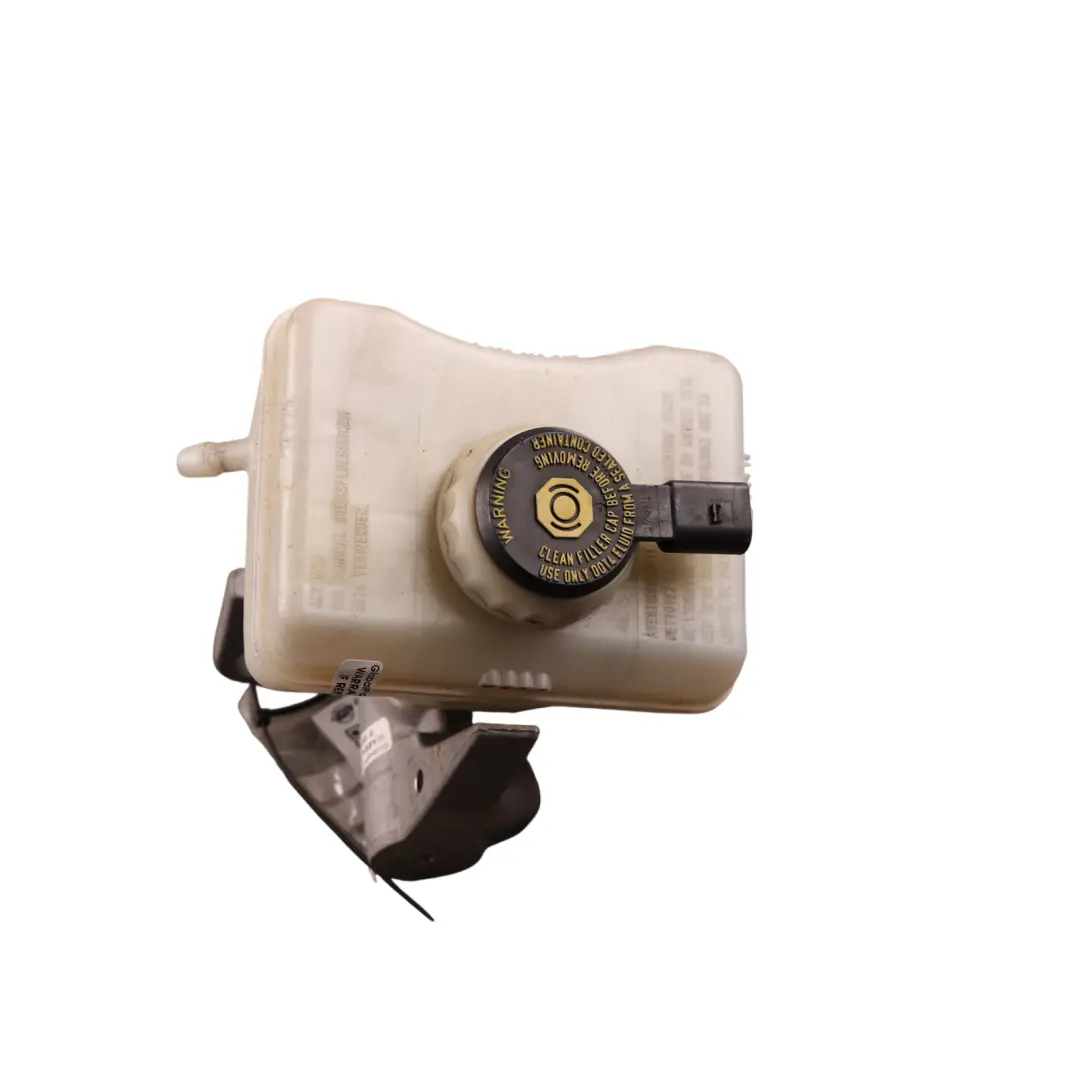 Brake Master Cylinder Reservoir Tank Bottle to Audi A4 B8 A5 8T A6 C7 with Part number 8K0611301A Audi A4 B8 A5 8T A6 C7 Brake Master Cylinder Reservoir Tank Bottle - SKU 8K0611301A - Part number 8K0611301A