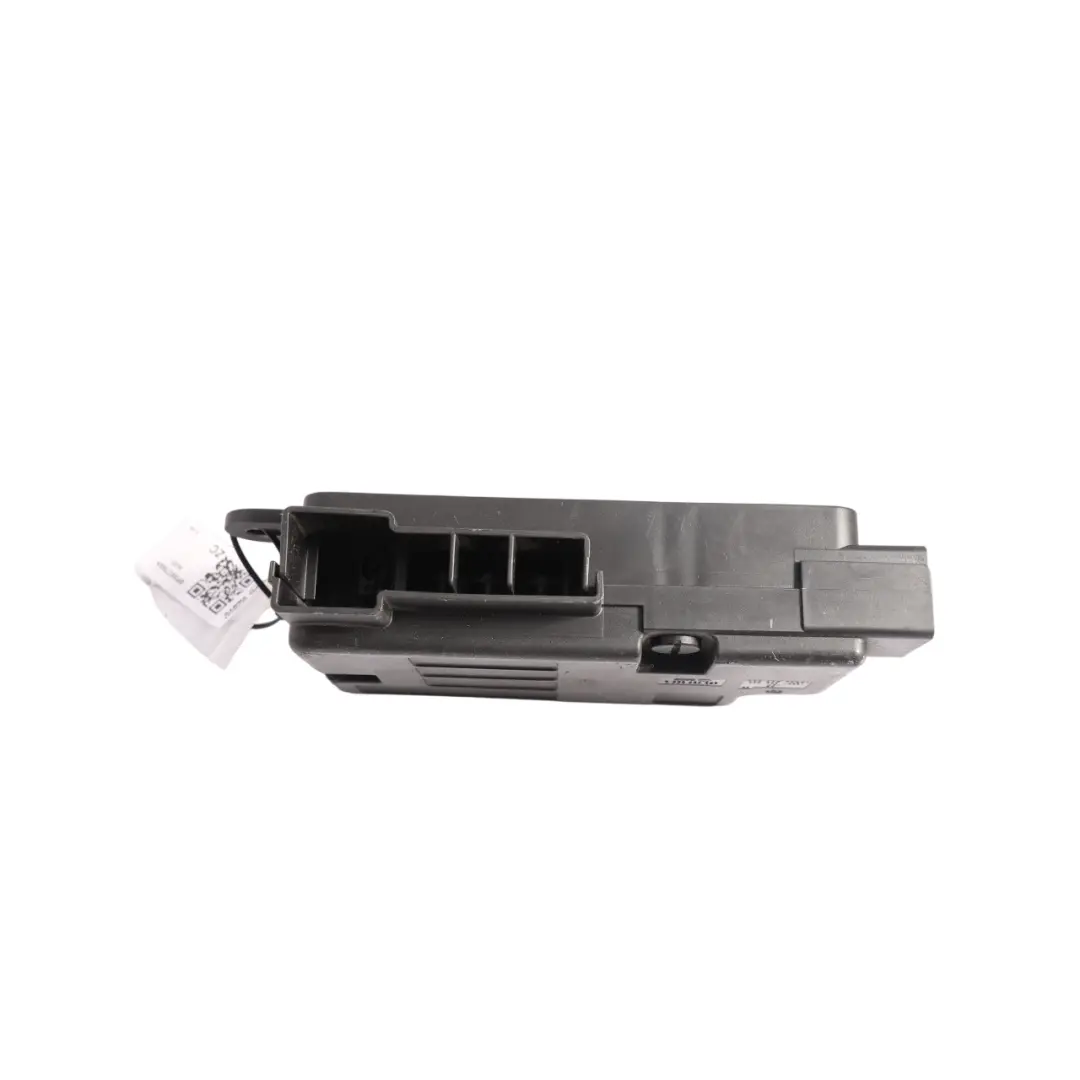 Fuse Box Control Unit Module to VW Volkswagen Passat B6 with Part number 8P0937548A VW Volkswagen Passat B6 Fuse Box Control Unit Module - SKU 8P0937548A - Part number 8P0937548A